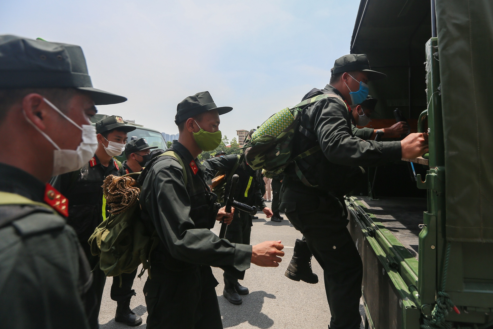 Chi viện hơn 200 cảnh sát lên Bắc Giang chống dịch - Ảnh 9.