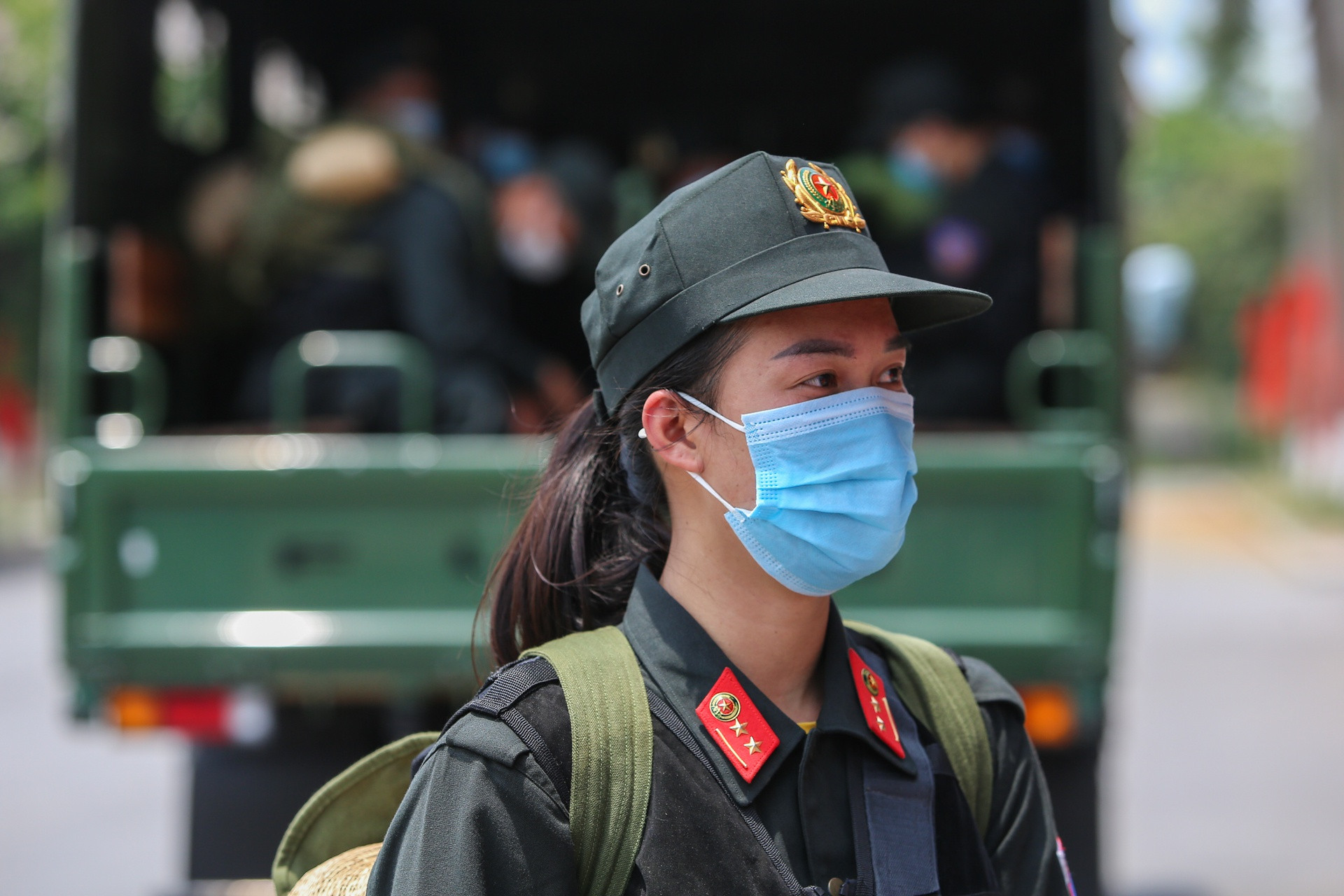 Chi viện hơn 200 cảnh sát lên Bắc Giang chống dịch - Ảnh 8.
