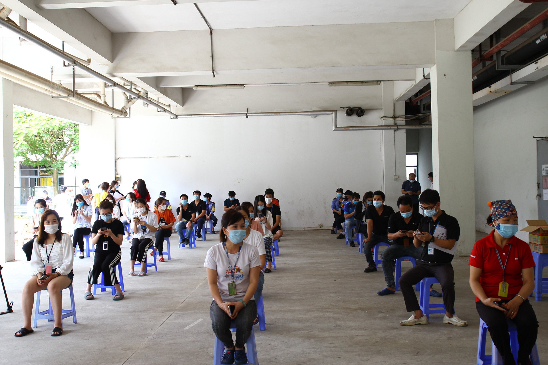 Hình ảnh những công nhân đầu tiên ở Bắc Giang được tiêm vaccine COVID-19 - Ảnh 4.