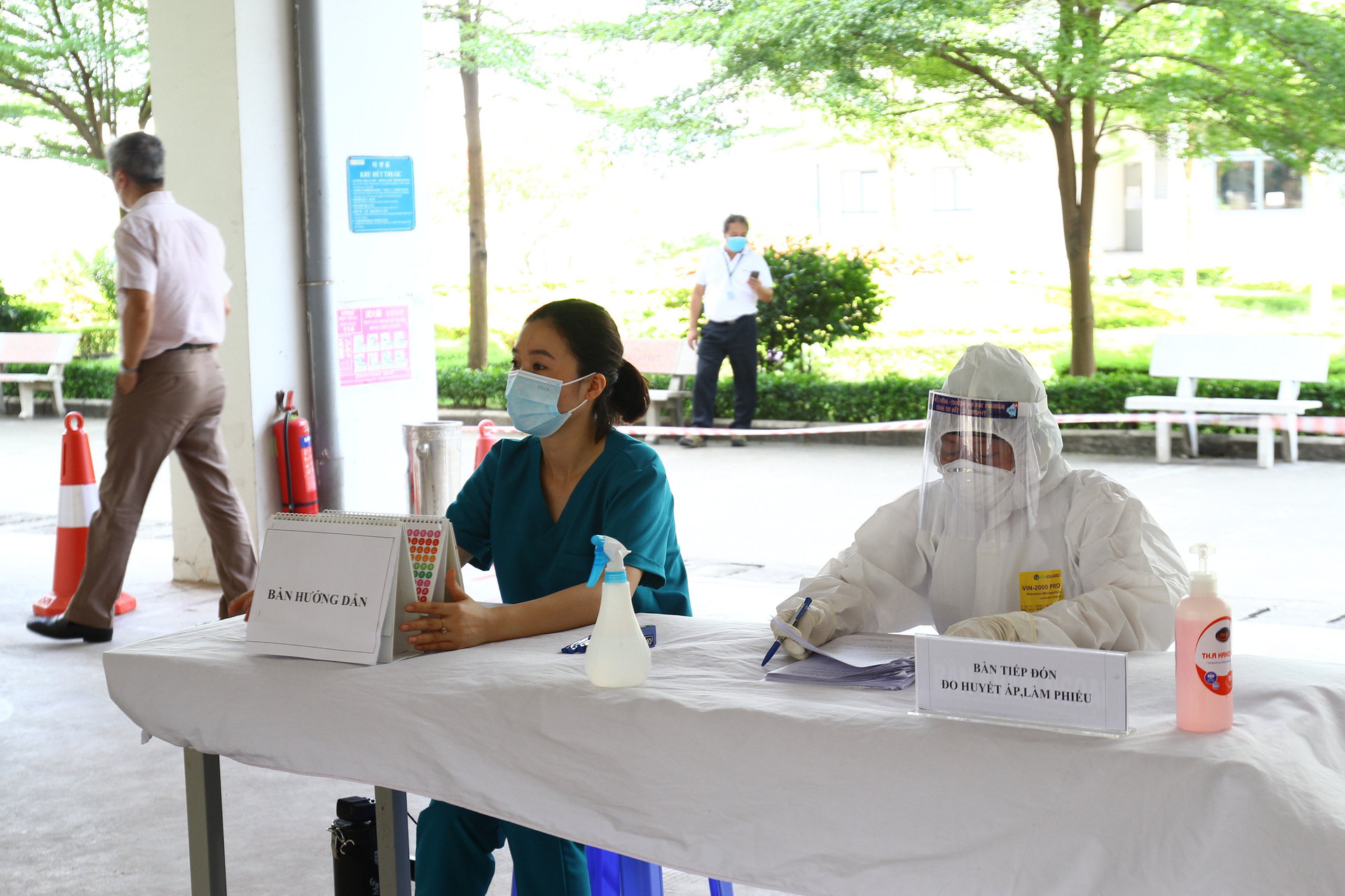 Hình ảnh những công nhân đầu tiên ở Bắc Giang được tiêm vaccine COVID-19 - Ảnh 6.