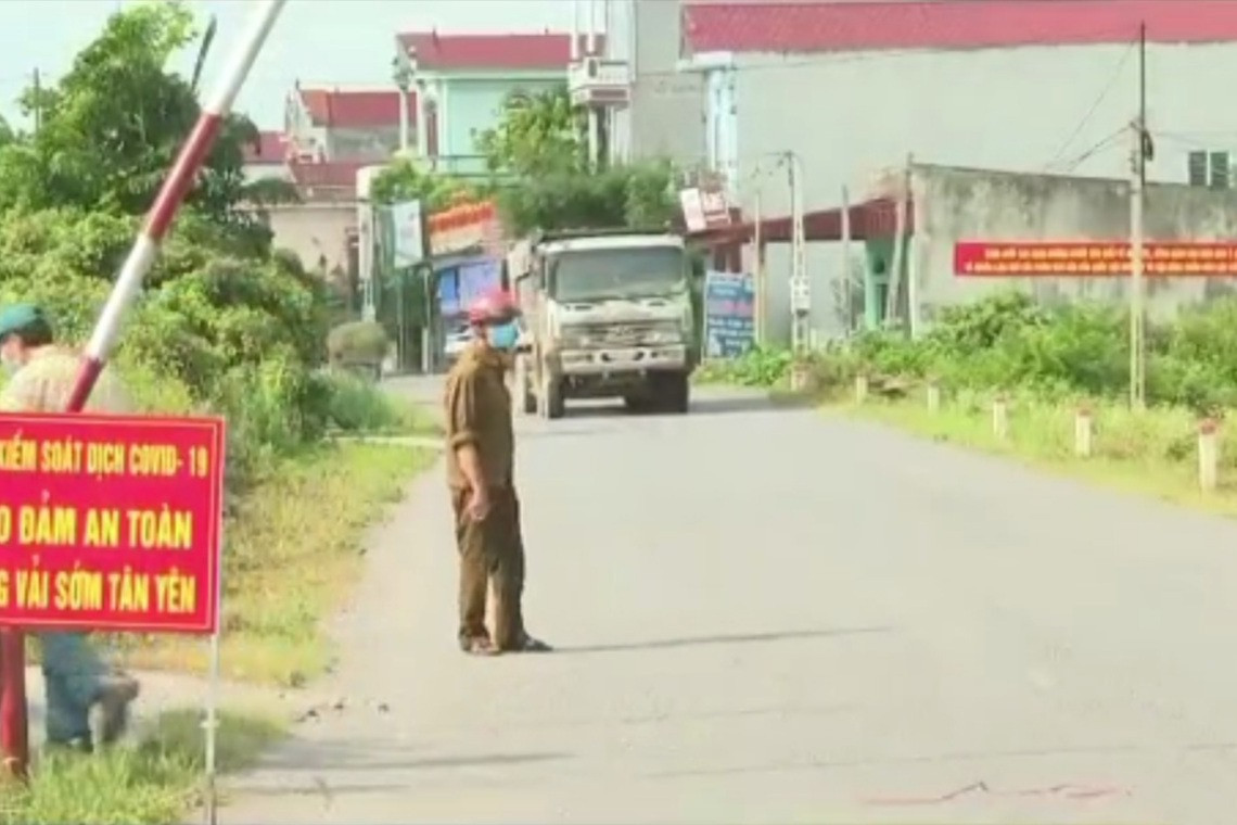 Bắc Giang giãn cách xã hội toàn huyện Tân Yên - Ảnh 1.