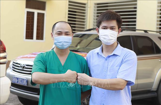 Hình ảnh các y, bác sĩ Vĩnh Phúc lên đường hỗ trợ Bắc Giang, Bắc Ninh - Ảnh 2.