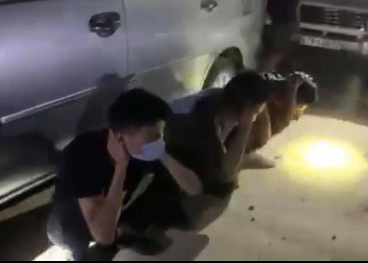 Phát hiện tài xế chở 3 người Trung Quốc trốn khai báo y tế - Ảnh 1.