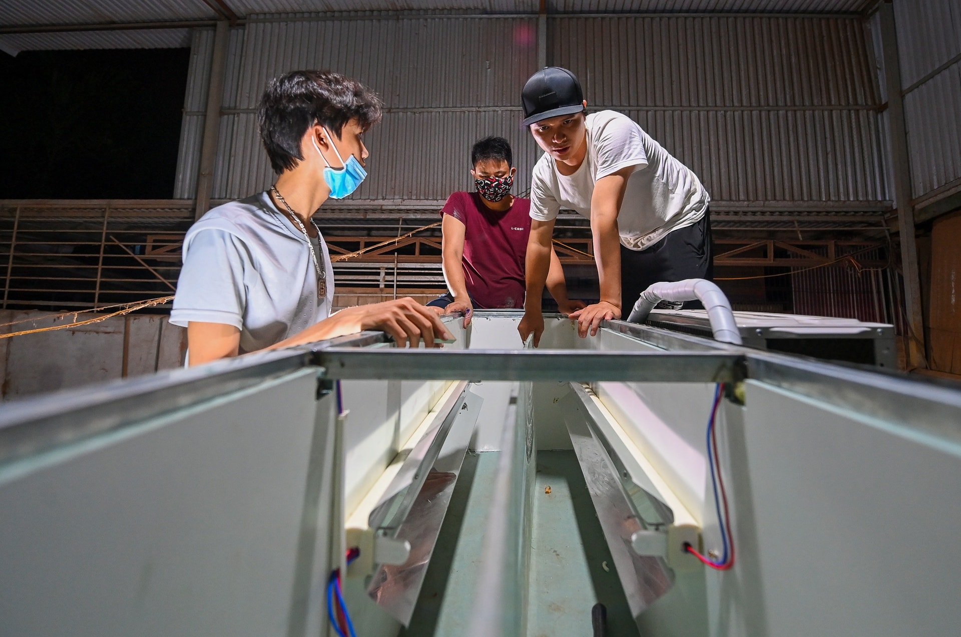 Chế tạo bốt xét nghiệm chống nóng chi viện Bắc Giang - Ảnh 1.