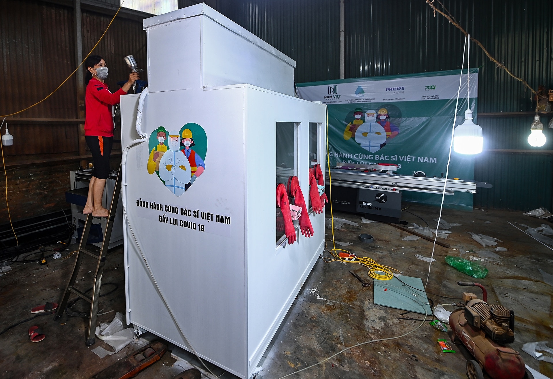 Chế tạo bốt xét nghiệm chống nóng chi viện Bắc Giang - Ảnh 4.