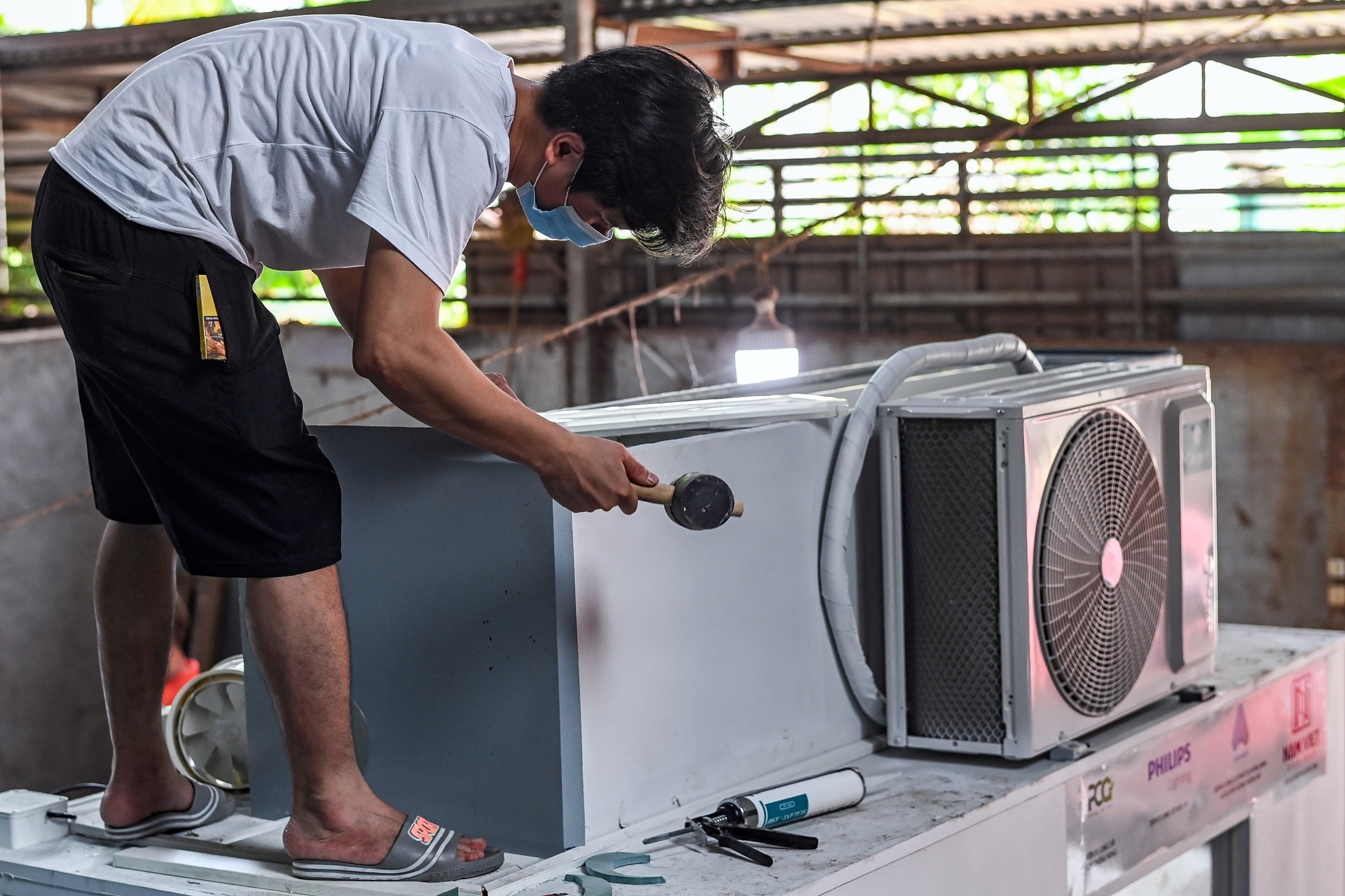 Chế tạo bốt xét nghiệm chống nóng chi viện Bắc Giang - Ảnh 6.