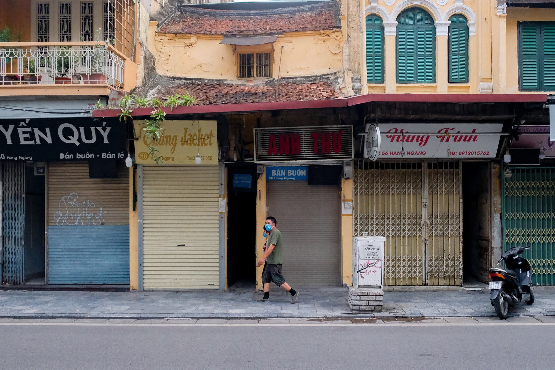 Những con phố thời trang ở Hà Nội: Ngày ế ẩm, tối tắt đèn 