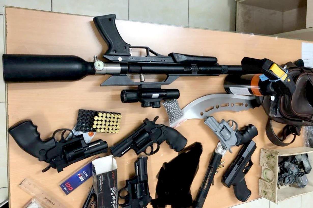 Nam thanh niên lên mạng mua súng, đạn về chế lại để bán kiếm lời - Ảnh 2.