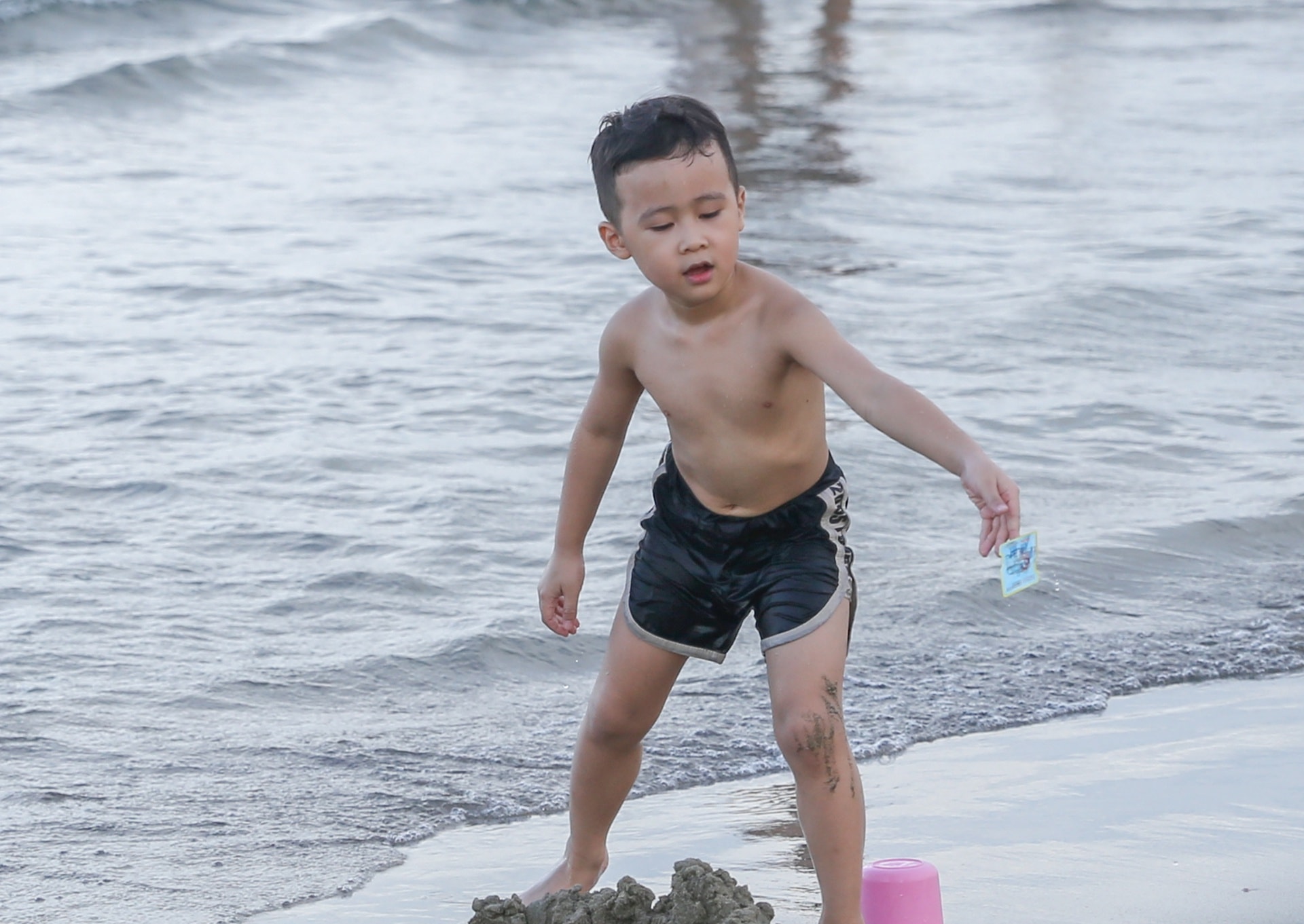 Người Đà Nẵng được tắm biển sau 21 ngày không có ca nhiễm Covid-19 - Ảnh 5. Người Đà Nẵng được tắm biển sau 21 ngày không có ca nhiễm Covid-19 - Ảnh 5.