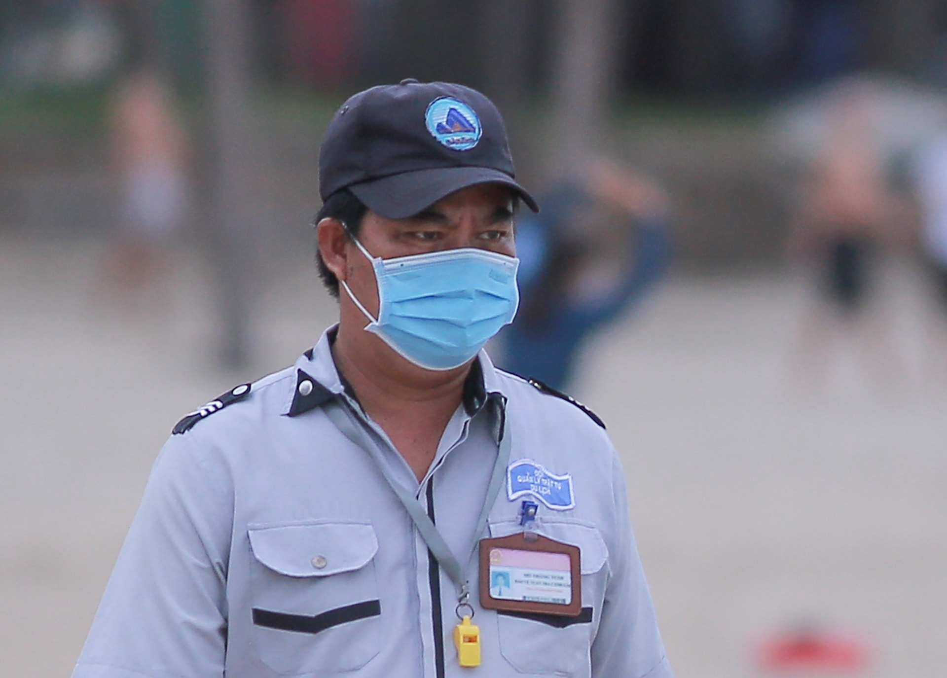 Người Đà Nẵng được tắm biển sau 21 ngày không có ca nhiễm Covid-19 - Ảnh 6. Người Đà Nẵng được tắm biển sau 21 ngày không có ca nhiễm Covid-19 - Ảnh 6.