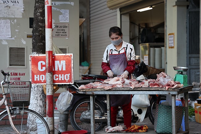 Nỗi lo chợ cóc lơ là phòng chống dịch COVID-19 - Ảnh 5.