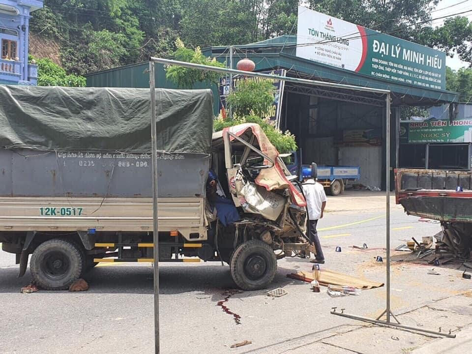 Phú Thọ: Đâm vào xe tải đang đỗ bên đường, 3 người trong gia đình thương vong - Ảnh 1.