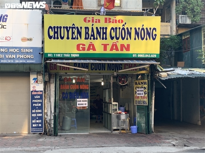 Phòng COVID-19, hàng quán ăn sáng ở Hà Nội nơi đóng cửa, nơi chỉ bán mang về - Ảnh 9.