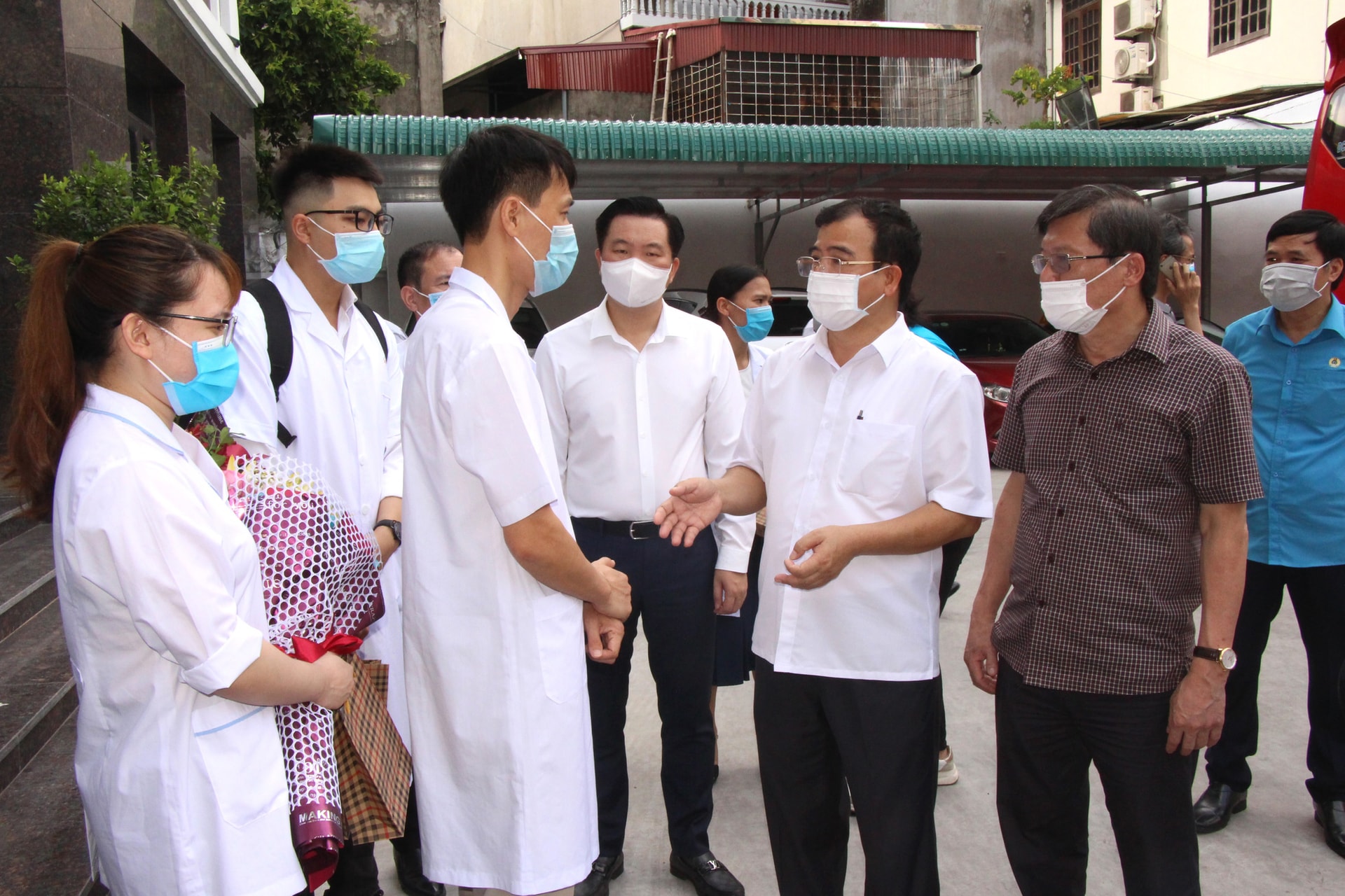 41 y bác sĩ Hải Dương nam tiến giúp TP.HCM chống dịch - Ảnh 2.