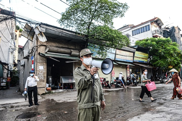 Ảnh: Chợ dân sinh đầu tiên ở Hà Nội phát thẻ đi chợ theo giờ - Ảnh 7.