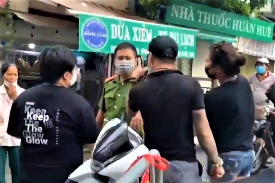 Gây rối ở chợ Yên Phụ, hai vợ chồng bị phạt 6 triệu đồng - Ảnh 1. Gây rối ở chợ Yên Phụ, hai vợ chồng bị phạt 6 triệu đồng - Ảnh 1.