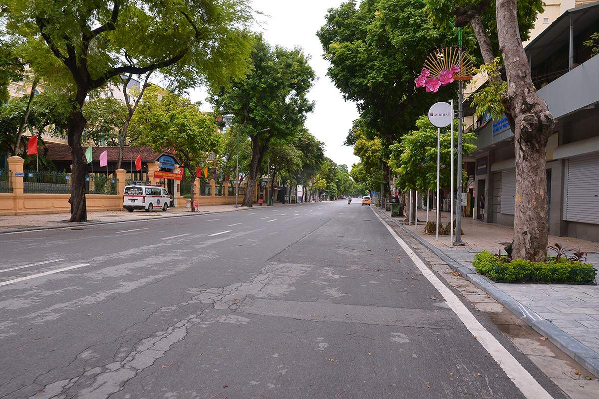 Đường phố Hà Nội ra sao trong  ngày thứ 9 thực hiện giãn cách xã hội - Ảnh 11.