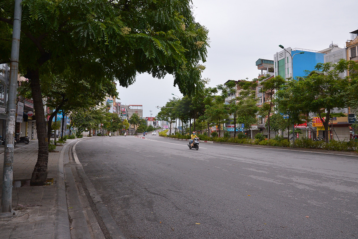 Đường phố Hà Nội ra sao trong  ngày thứ 9 thực hiện giãn cách xã hội - Ảnh 4.