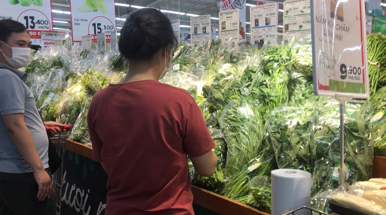 Hà Nội: Người dân đi chợ 1 lần trong tuần để hạn chế việc ra ngoài - Ảnh 3.