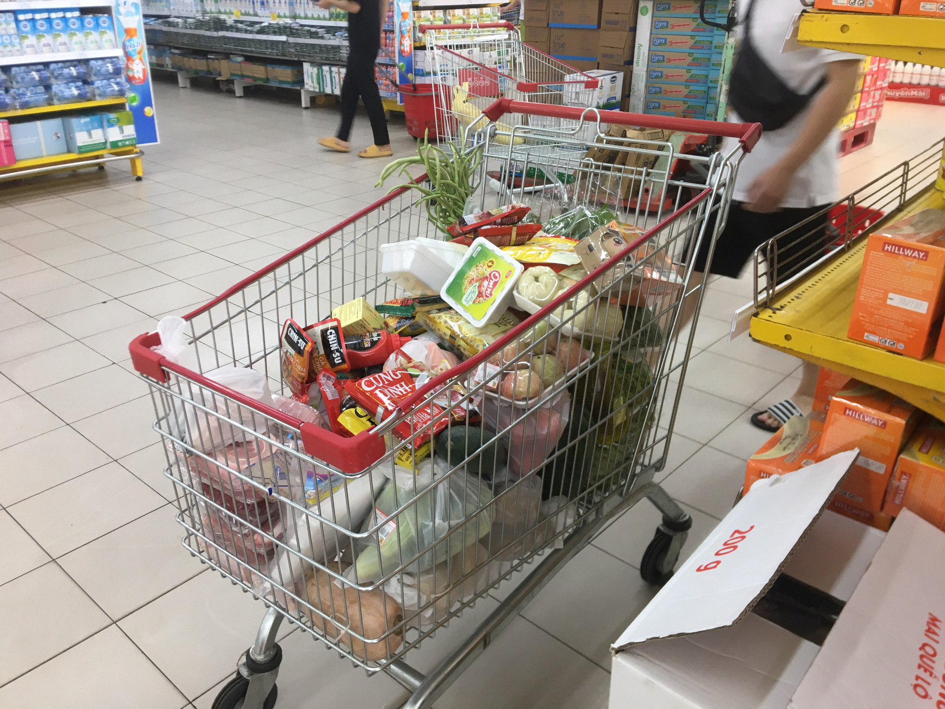 Hà Nội: Người dân đi chợ 1 lần trong tuần để hạn chế việc ra ngoài - Ảnh 5.