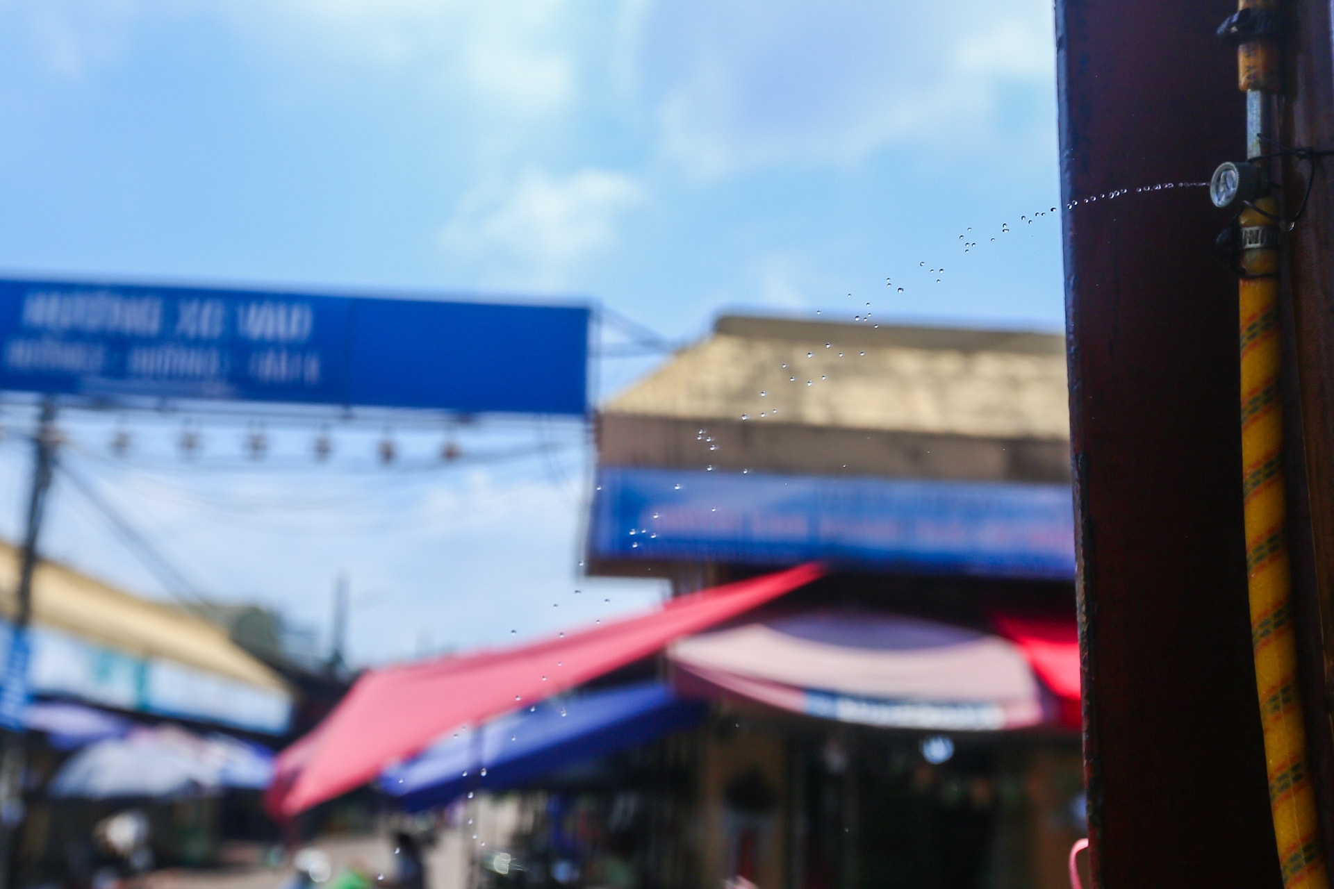 Nhiều chợ ở Hà Nội bị phong tỏa vì dịch Covid-19 - Ảnh 8.