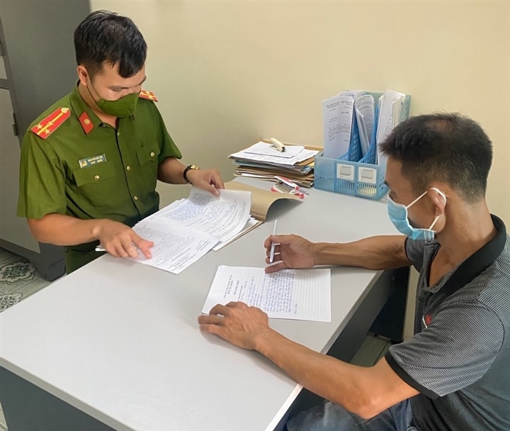 Người trốn khỏi khu vực phong tỏa về quê dự lễ đổ mái nhà bị phạt 17,5 triệu - Ảnh 2.