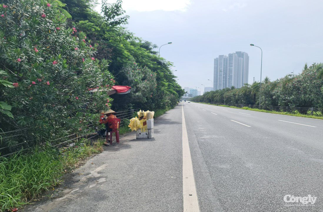 Đường phố Hà Nội nườm nượp như chưa có lệnh cấm - Ảnh 5.