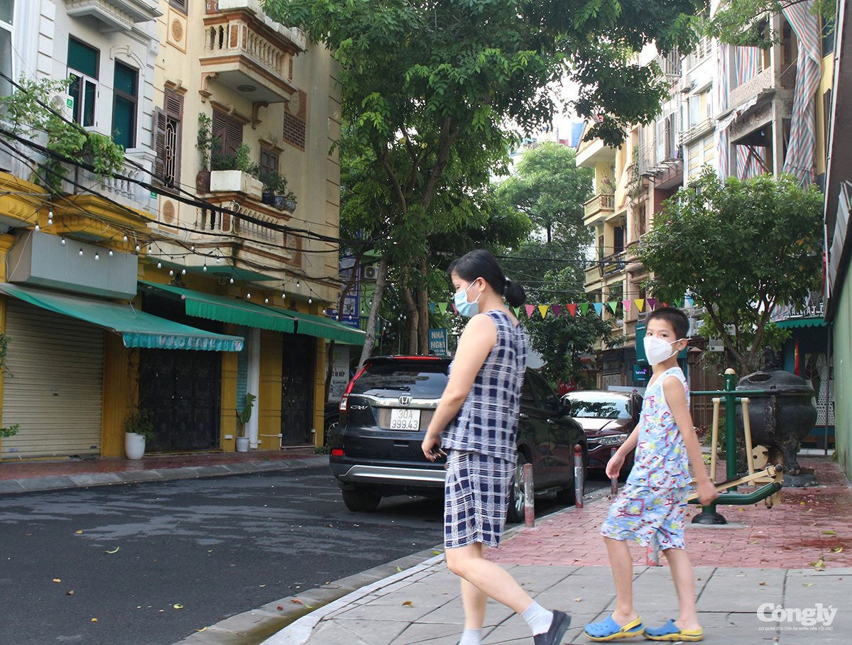 Đường phố Hà Nội nườm nượp như chưa có lệnh cấm - Ảnh 9.