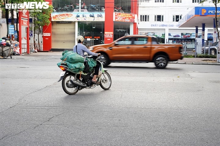 Ảnh: Tổ 'cơ động mạnh' đón lõng, bắt hàng loạt xe quay đầu né chốt ở Hà Nội - Ảnh 3.