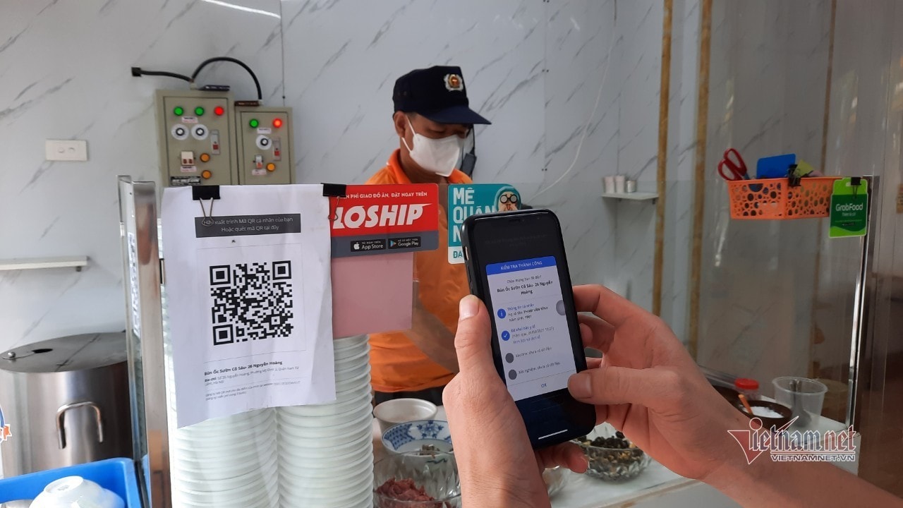 Hàng quán Hà Nội thực hiện việc quét QR Code khi giao dịch - Ảnh 8.