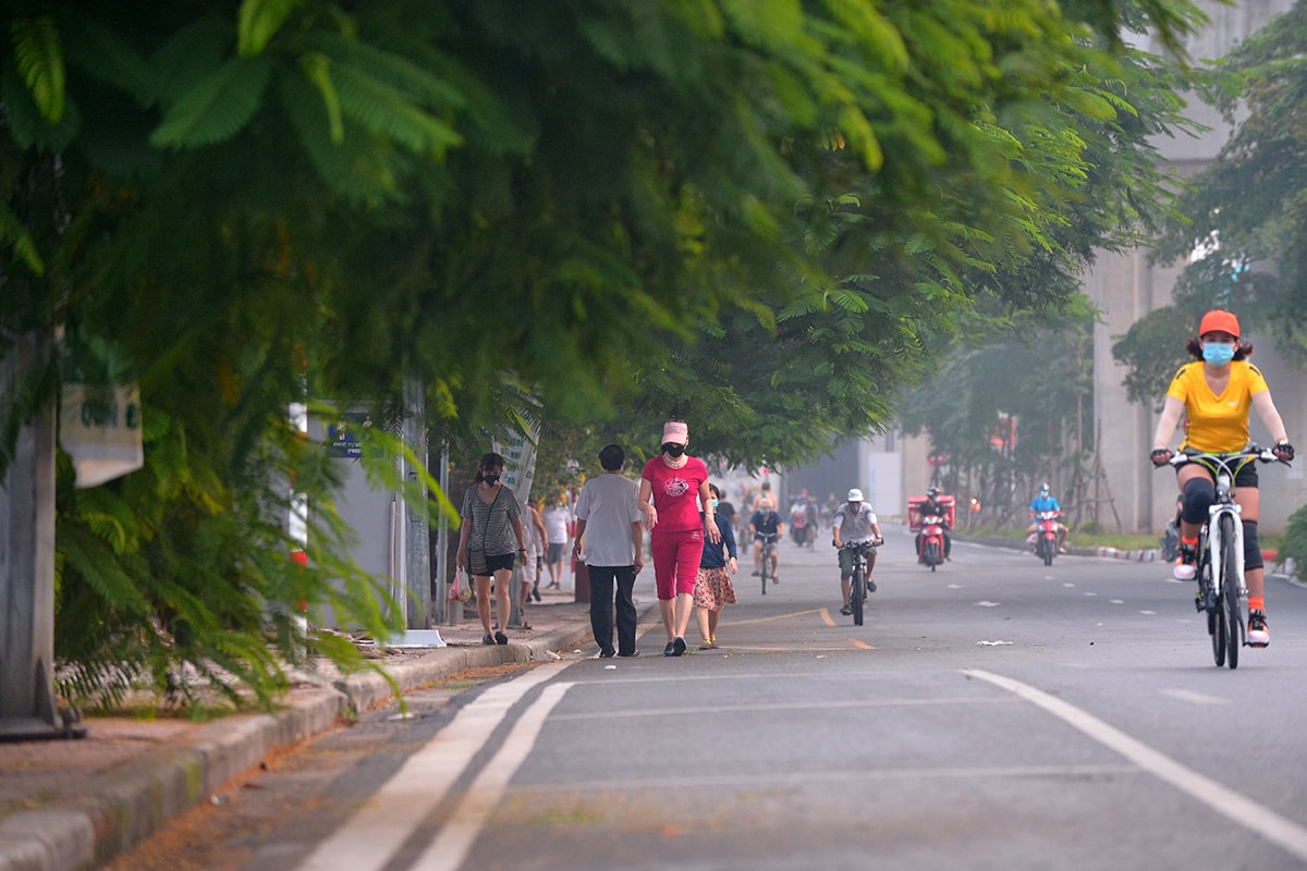 Người dân Thủ đô phấn khởi trong ngày hội toàn dân tập thể dục - Ảnh 3.