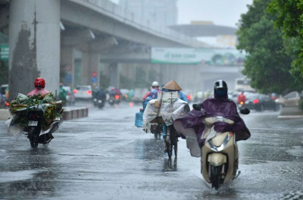 Gió mùa Đông Bắc gây mưa lạnh ở miền Bắc, nguy cơ lũ quét ở miền Trung - Ảnh 1.