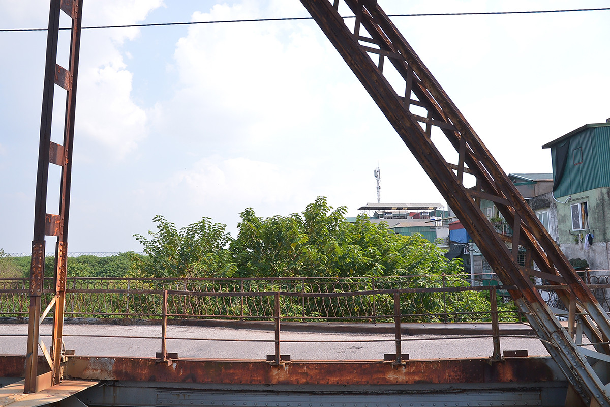 Hình ảnh vô cùng khác biệt trên cầu Long Biên trước và sau khi được sơn mới - Ảnh 5.