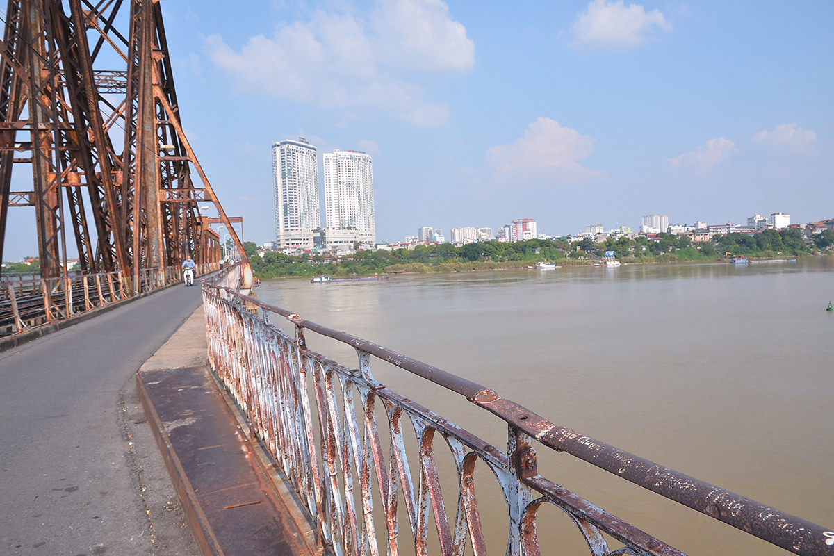 Hình ảnh vô cùng khác biệt trên cầu Long Biên trước và sau khi được sơn mới - Ảnh 8.