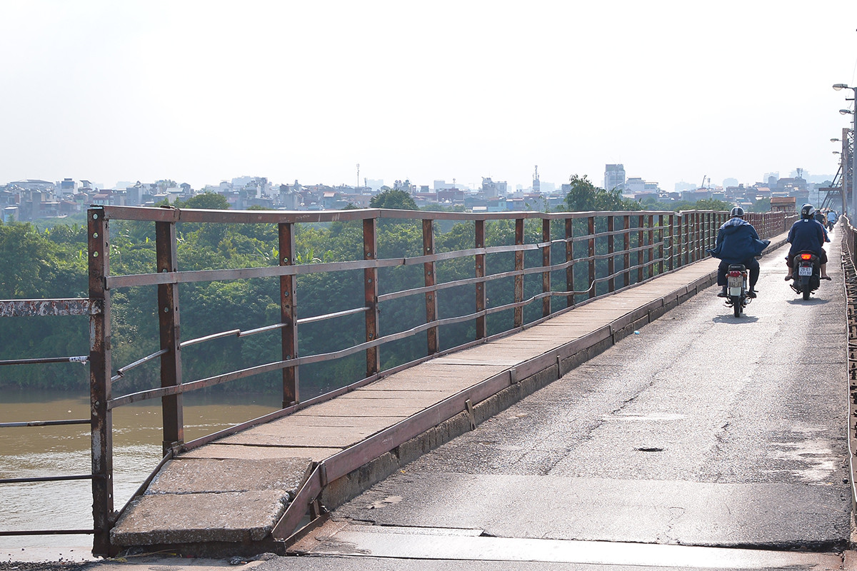 Hình ảnh vô cùng khác biệt trên cầu Long Biên trước và sau khi được sơn mới - Ảnh 9.