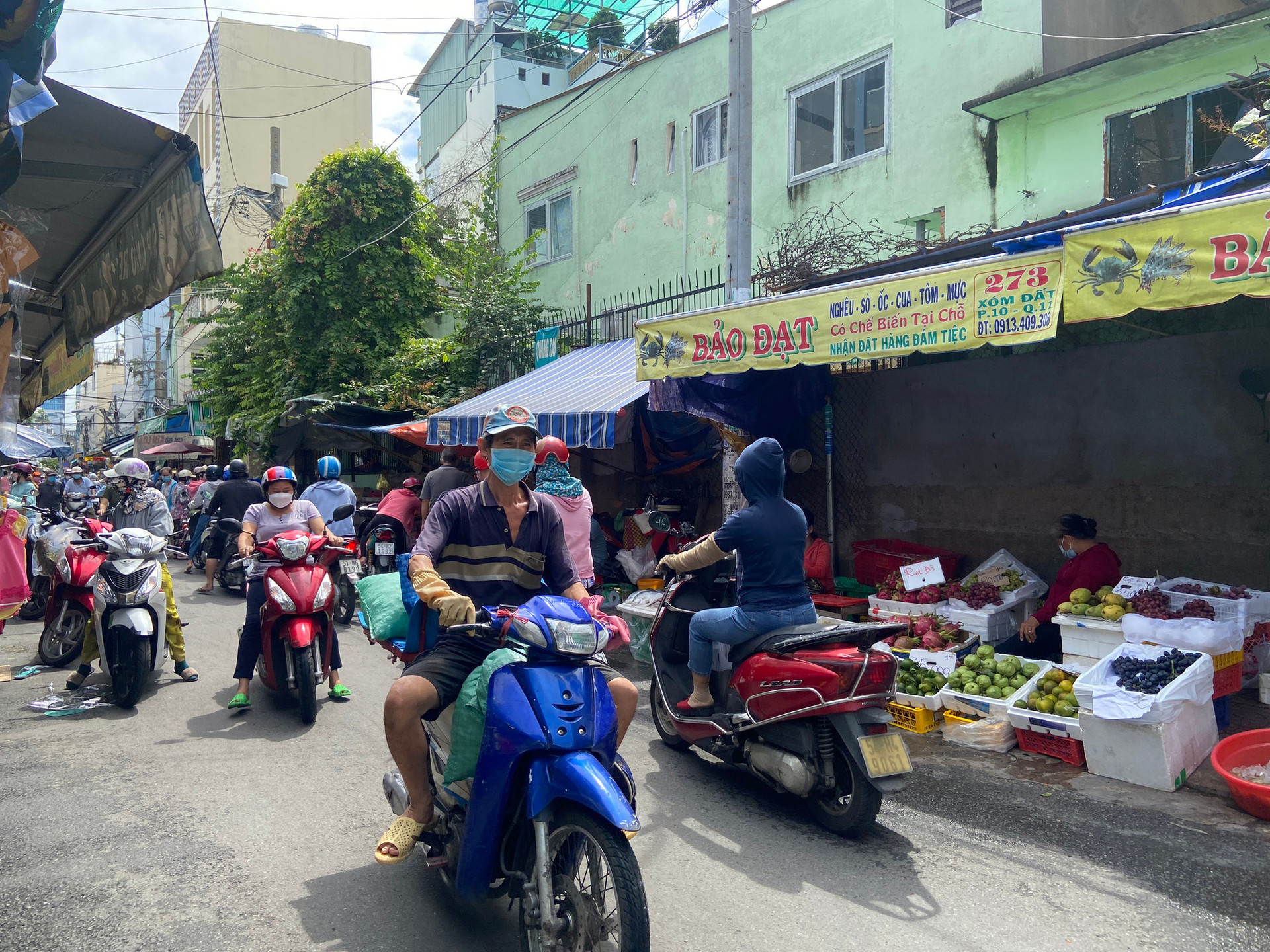 TP.HCM: Chợ truyền thống ế ẩm sau dịch - Ảnh 11.