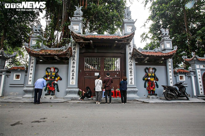 Giới trẻ Hà Nội tấp nập đến chùa Hà vái vọng cầu duyên trong ngày Rằm tháng 9 - Ảnh 12.