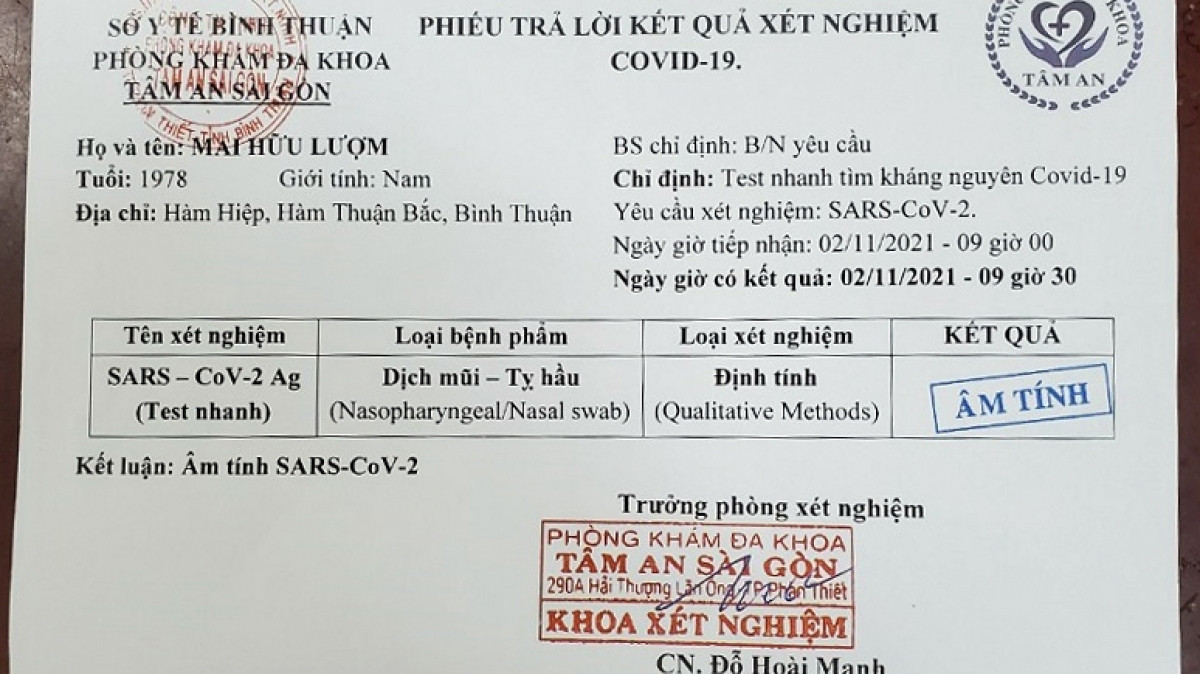 Khởi tố 2 đối tượng làm giả giấy xét nghiệm Covid-19 ở Bình Thuận - Ảnh 1.