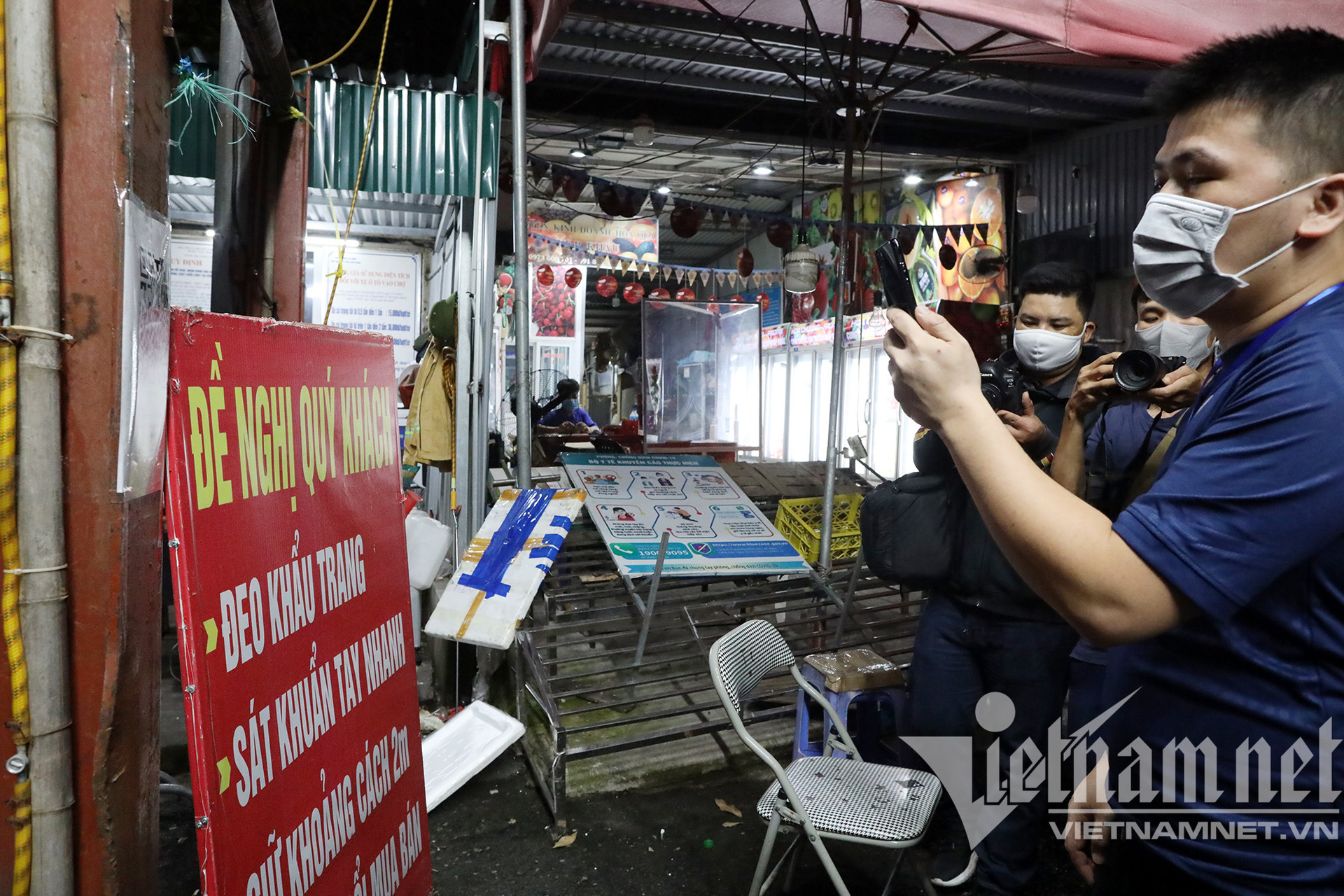 Chợ đầu mối nổi tiếng nhất Hà Nội mở lại sau hai tháng đóng cửa - Ảnh 5.