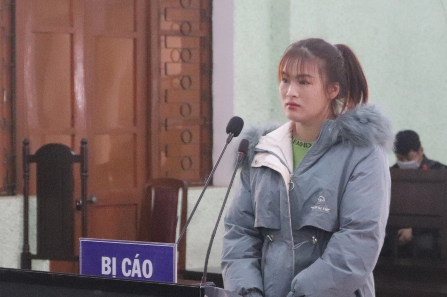 Cô gái trẻ lĩnh 6 năm tù vì tổ chức đưa 12 người xuất cảnh trái phép - Ảnh 1.
