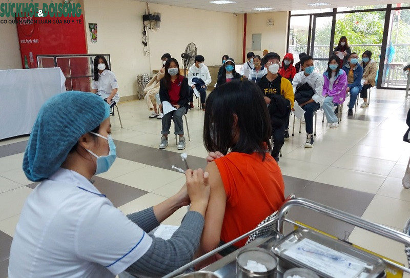 Ngày đầu Hà Nội tiêm vaccine cho trẻ học THPT - Ảnh 7.