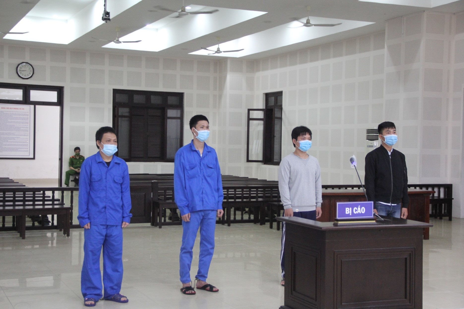 Hỗn chiến tại quán nhậu, nhóm thanh niên lĩnh 27 năm tù - Ảnh 1.