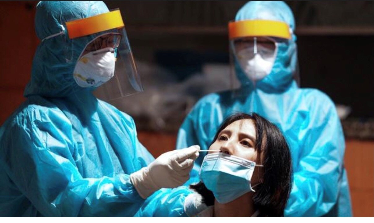 Sáng 21/12: Gần 1.110 ca COVID-19 đang thở máy và ECMO; TP.HCM rà soát tất cả người nhập cảnh là F0 từ ngày 28/11 - Ảnh 1.