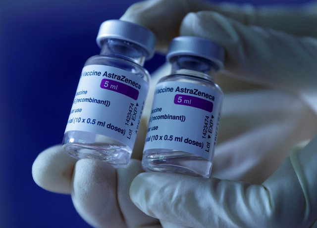 AstraZeneca tham gia cuộc đua sản xuất vaccine chống biến thể Omicron - Ảnh 1.