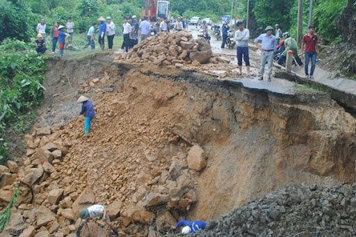 Tuyên Quang: Sạt lở đất, 3 học sinh tiểu học tử vong - Ảnh 1.