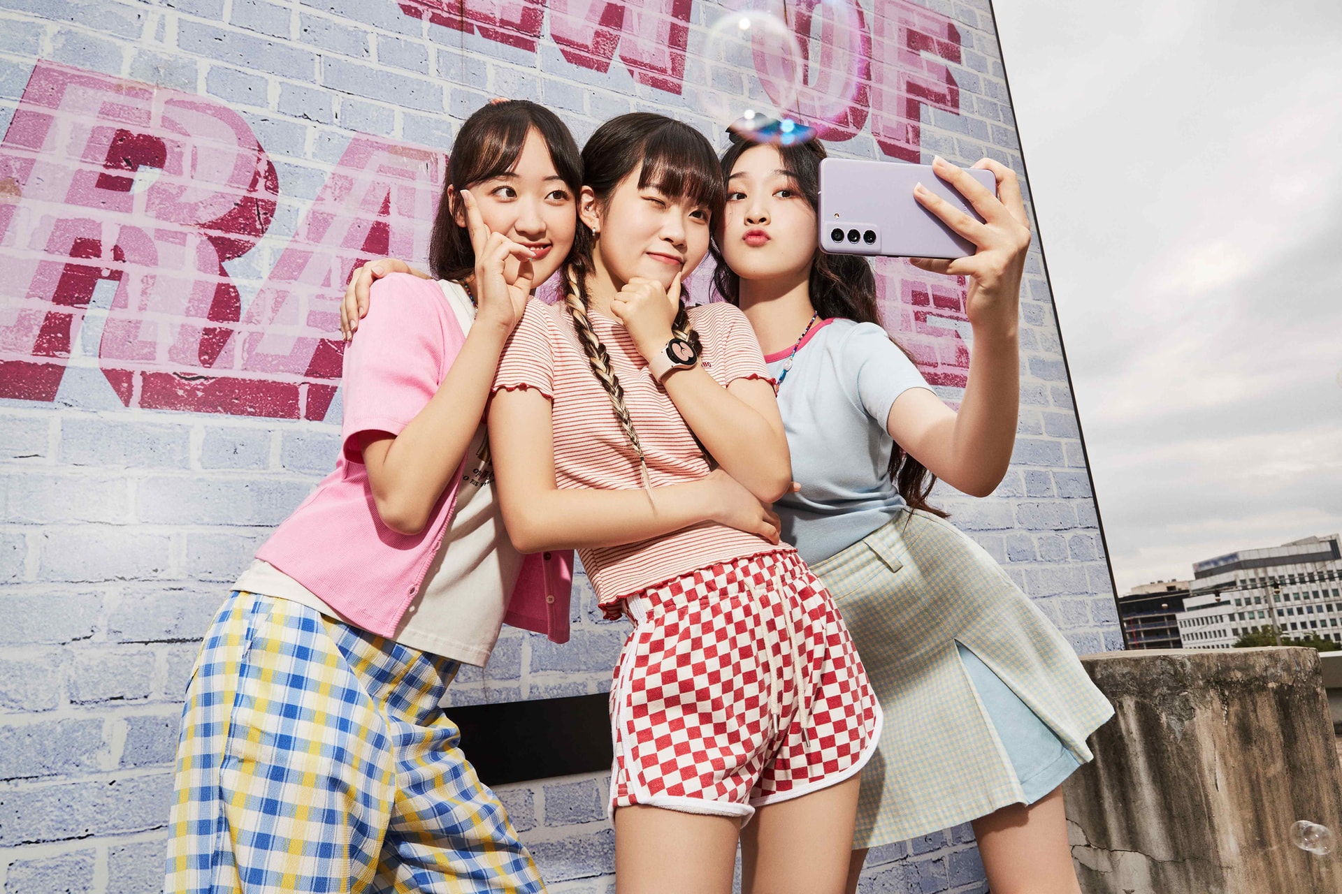 033_lifestyle_galaxy_s21_fe_5g.jpg 033_lifestyle_galaxy_s21_fe_5g.jpg