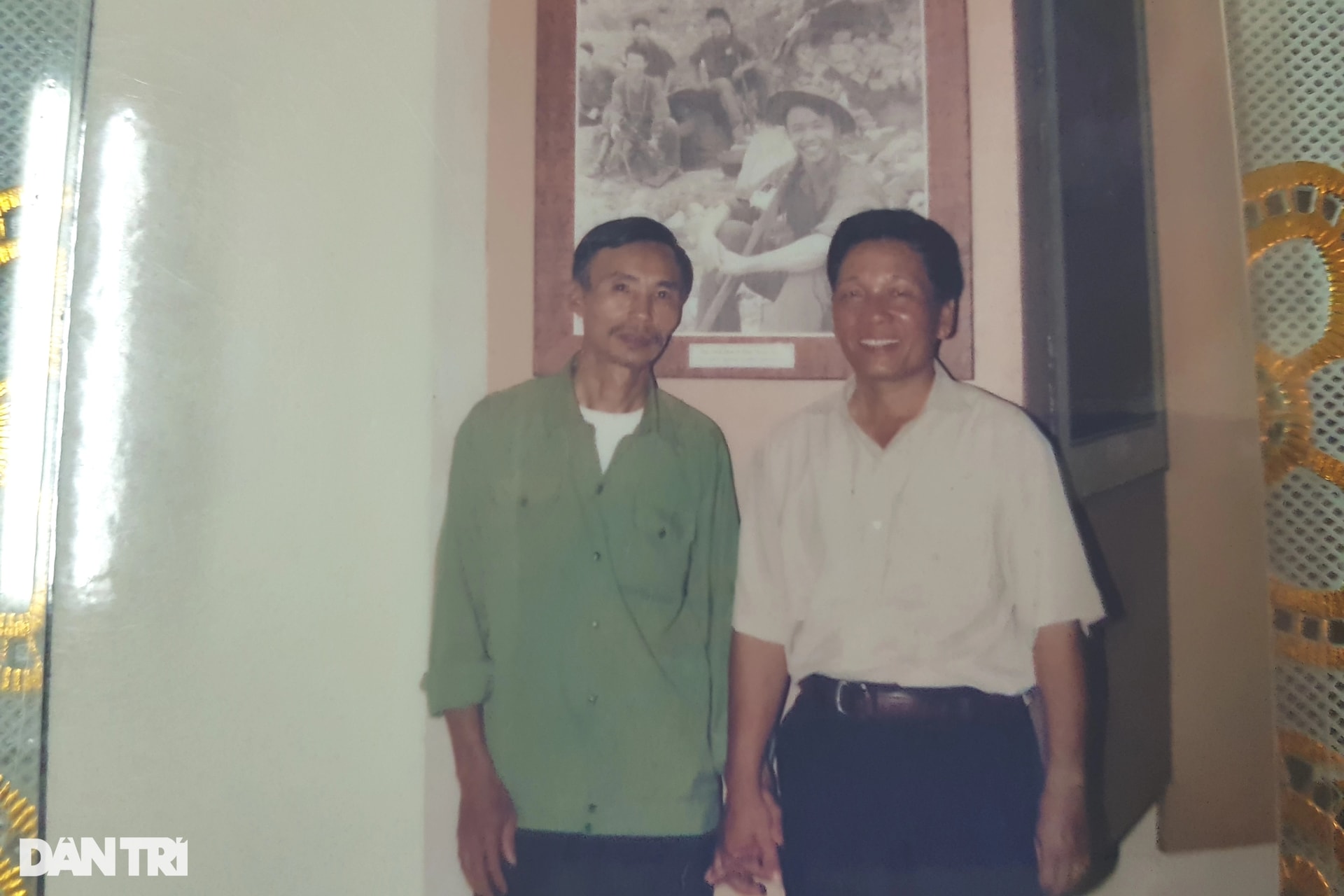 Xúc động hành trình tìm chiến sĩ trong bức ảnh Xúc động hành trình tìm chiến sĩ trong bức ảnh