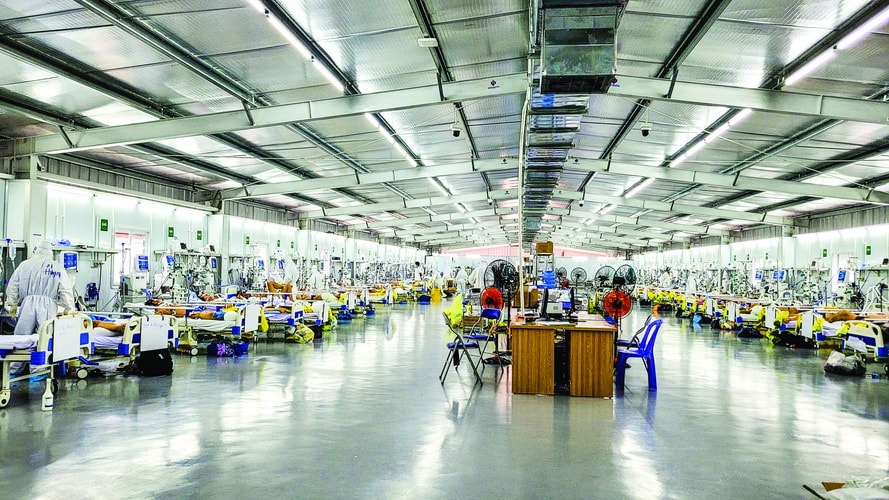 Hình ảnh bên trong nhà N4 - một trong những khu điều trị hồi sức cho người bệnh COVID-19 nguy kịch của Trung tâm HSTC điều trị người bệnh COVID-19 trực thuộc Bệnh viện Hữu nghị Việt Đức đặt tại Bệnh viện Dã chiến số 13 (xã Bình Hưng, huyện Bình Chánh, TP.HCM).