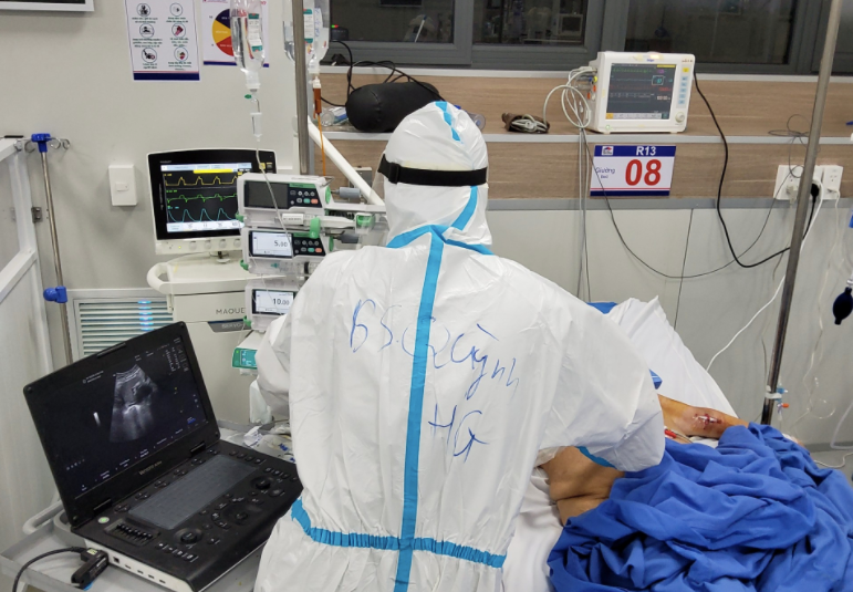 Lại lập đỉnh, Hà Nội lên gần 4.900 ca mới, 801 ca nặng, nguy kịch  - Ảnh 1.