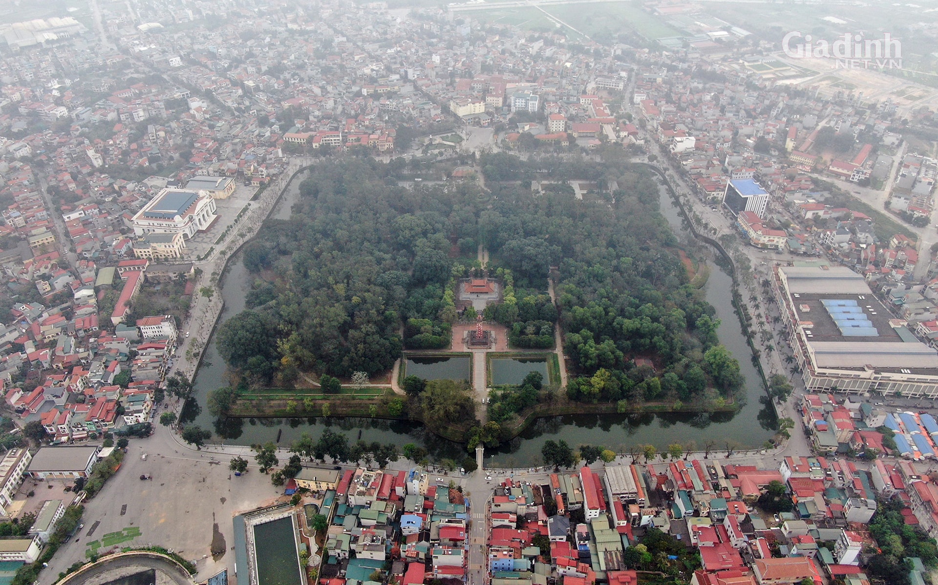 Đẹp ngỡ ngàng tuyến phố đi bộ mới của Hà Nội bao quanh Thành cổ gần 200 tuổi - Ảnh 1.